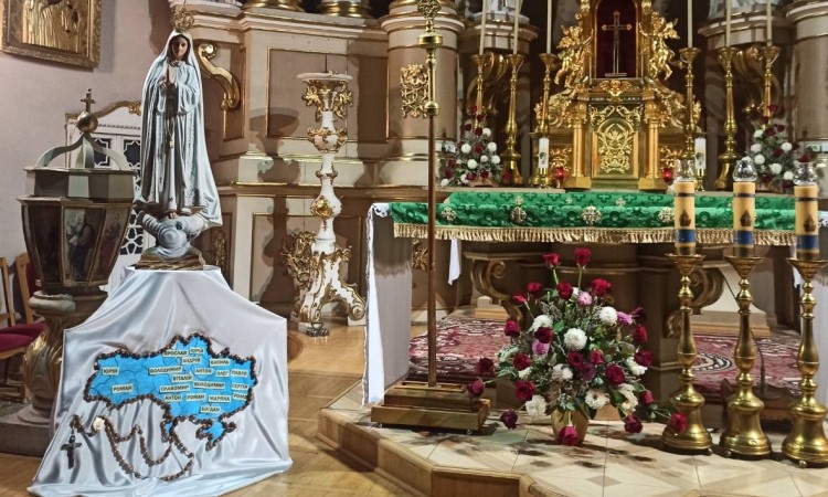 Молитва святого розарію в нашому храмі