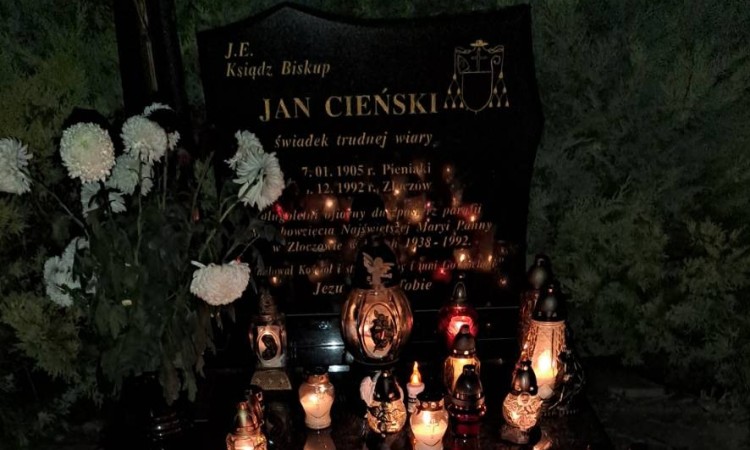 Молитва на цвинтарях