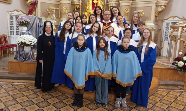 Нові хористки