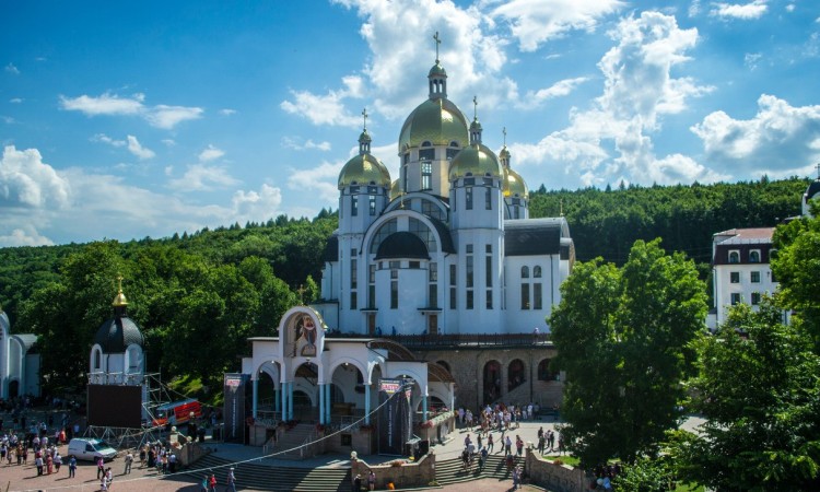 ПРОЩА ДО ЗАРВАНИЦЬКОЇ МАТЕРІ БОЖОЇ