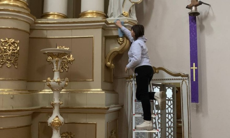 Прибирання храму