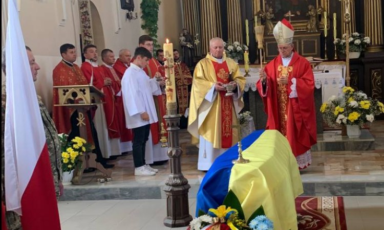 Похорон героя