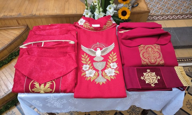 Посвячення речей для костелу